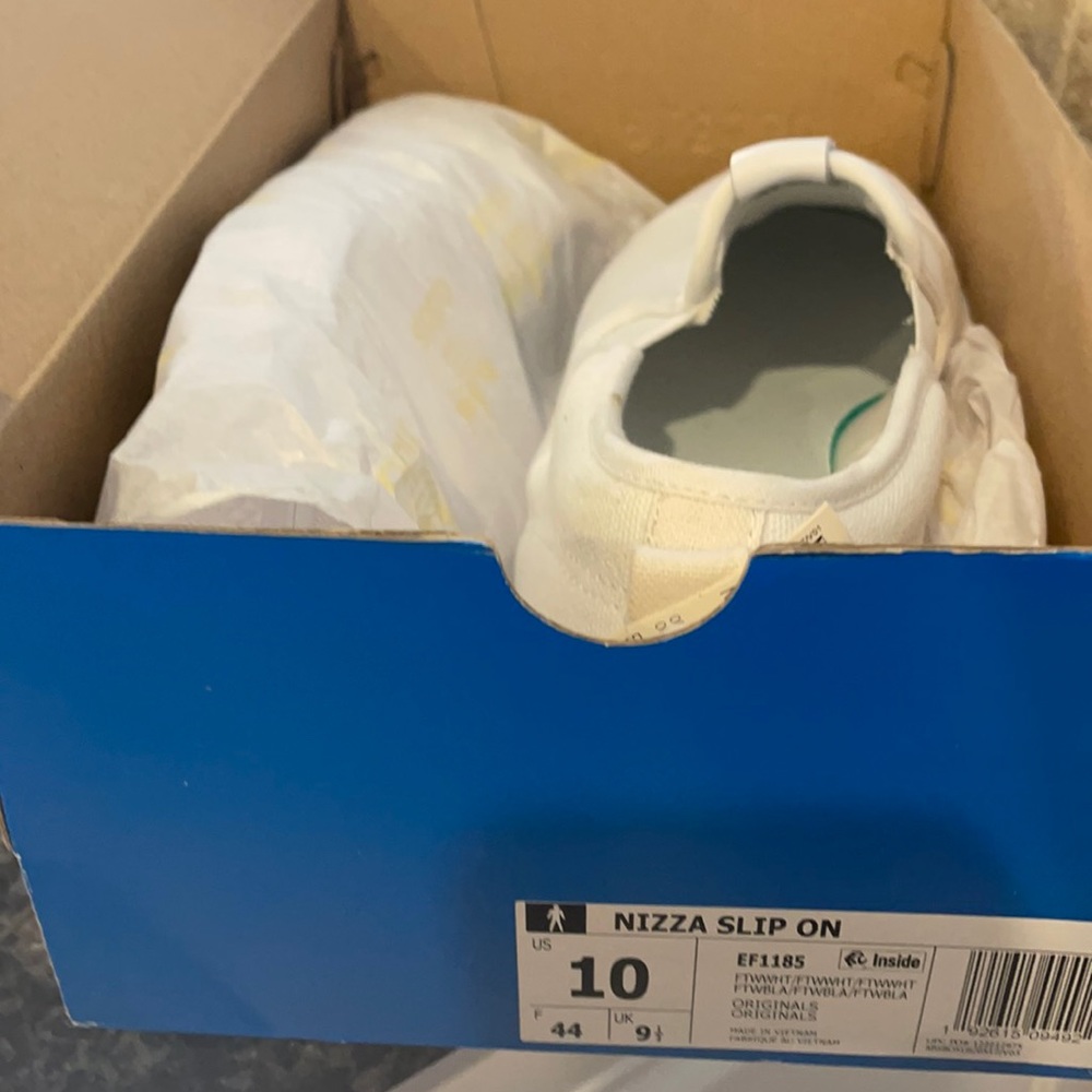 Adidas Nizza slip on Women’s size 10